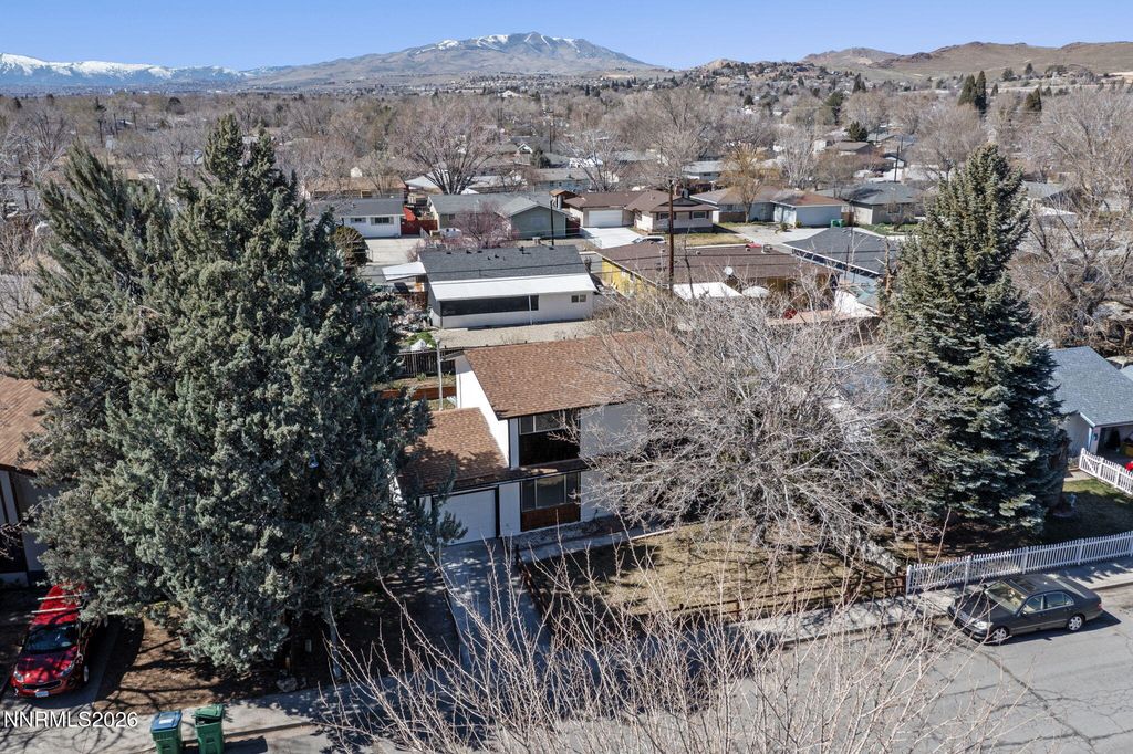 Image 3 of property listing at 2557 Janelle Drive, Sparks, NV 89431