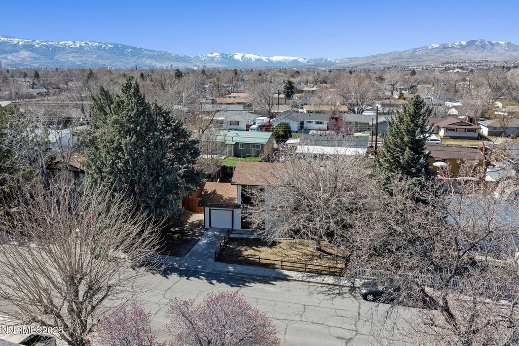Image 33 of property listing at 2557 Janelle Drive, Sparks, NV 89431