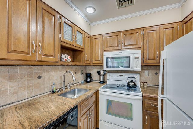 51 Federal Street, Menlo Park Terrace, NJ 08840