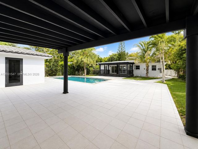859 NE 115th St, Biscayne Park, FL 33161