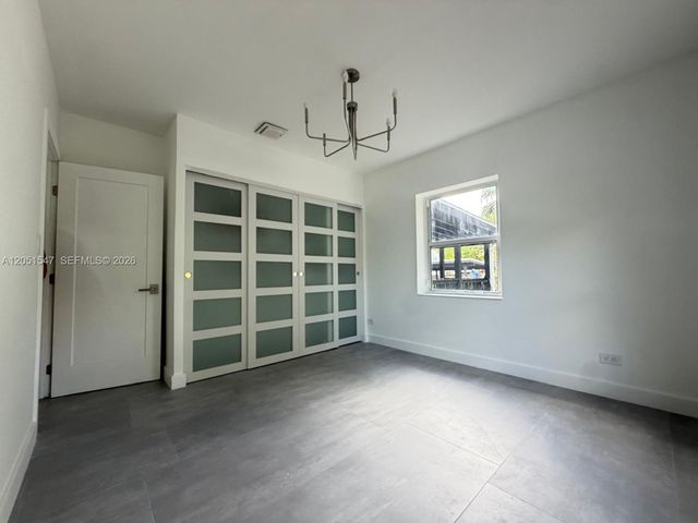 859 NE 115th St, Biscayne Park, FL 33161