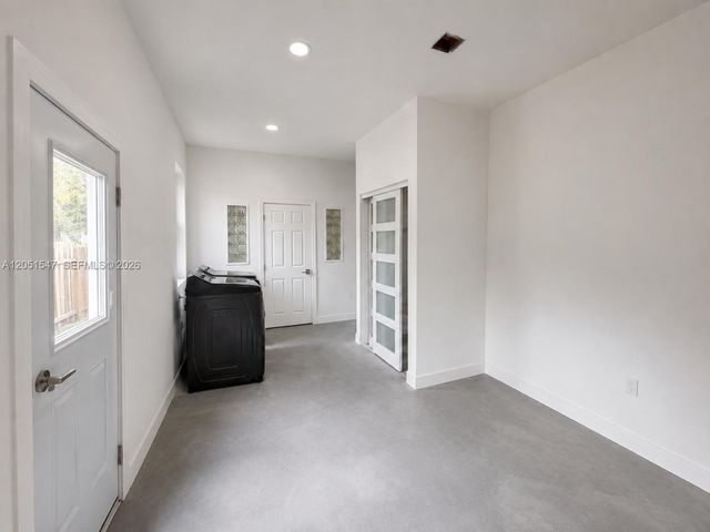 859 NE 115th St, Biscayne Park, FL 33161
