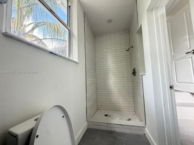 859 NE 115th St, Biscayne Park, FL 33161