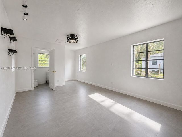 859 NE 115th St, Biscayne Park, FL 33161