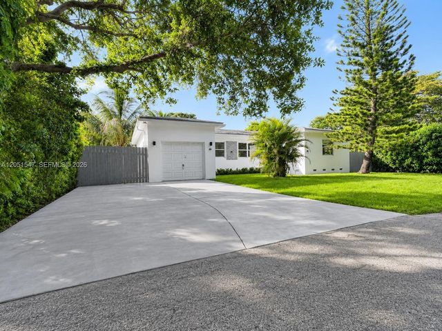 859 NE 115th St, Biscayne Park, FL 33161