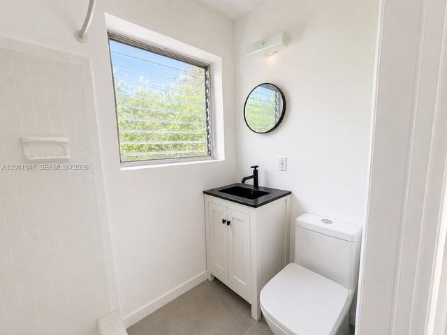 859 NE 115th St, Biscayne Park, FL 33161