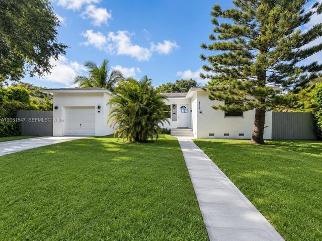 859 NE 115th St, Biscayne Park, FL 33161