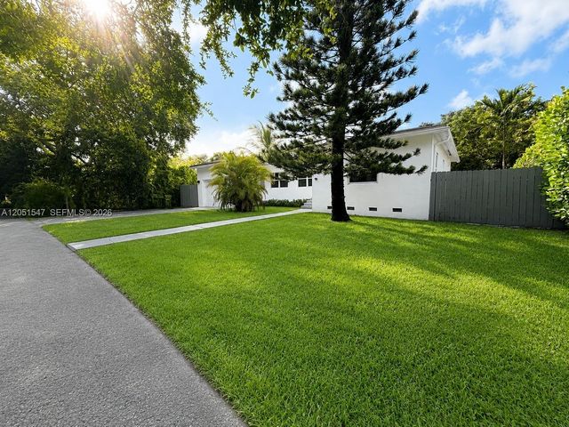 859 NE 115th St, Biscayne Park, FL 33161