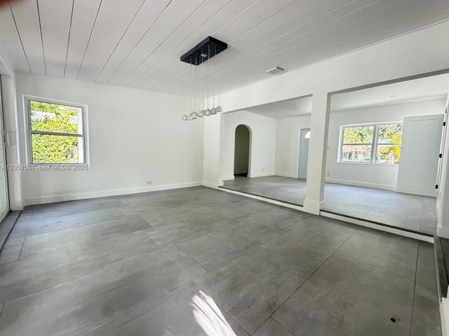 859 NE 115th St, Biscayne Park, FL 33161