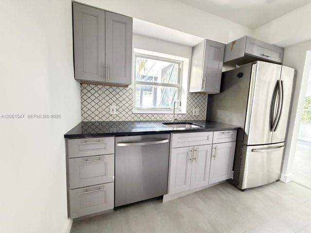 859 NE 115th St, Biscayne Park, FL 33161
