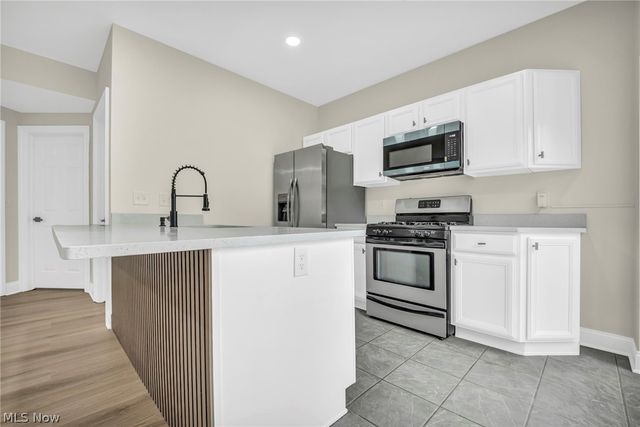 26736 Rue Saint-Ann Court, Warrensville Heights, OH 44128