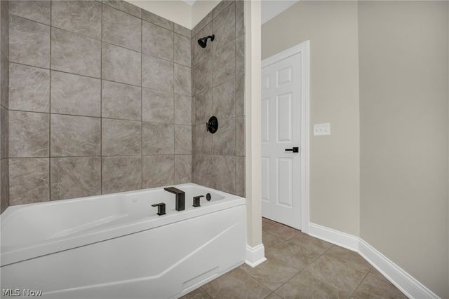 26736 Rue Saint-Ann Court, Warrensville Heights, OH 44128