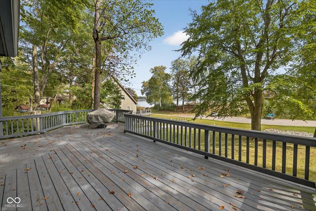 8002 N Lakeview Drive, Unionville, IN 47468