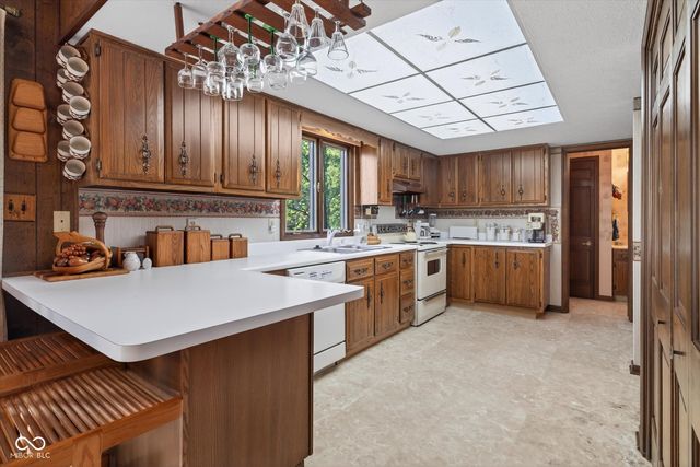 8002 N Lakeview Drive, Unionville, IN 47468