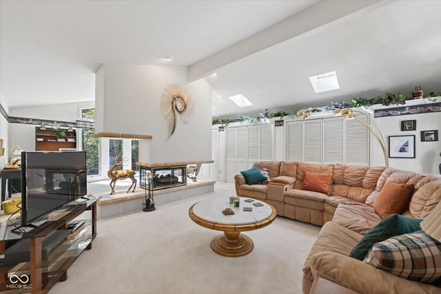 8002 N Lakeview Drive, Unionville, IN 47468
