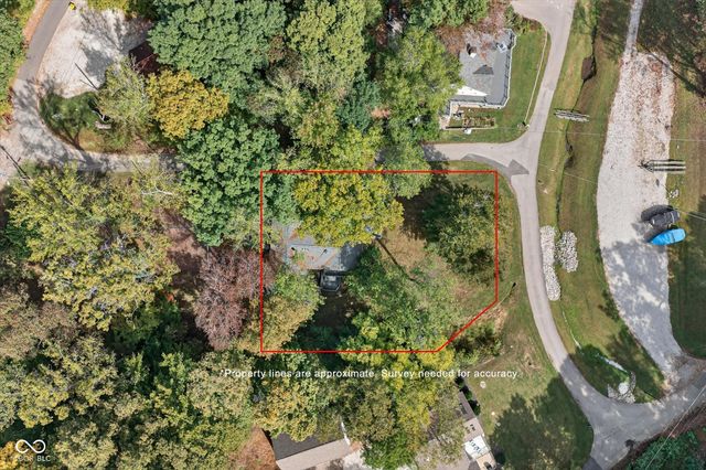 8002 N Lakeview Drive, Unionville, IN 47468