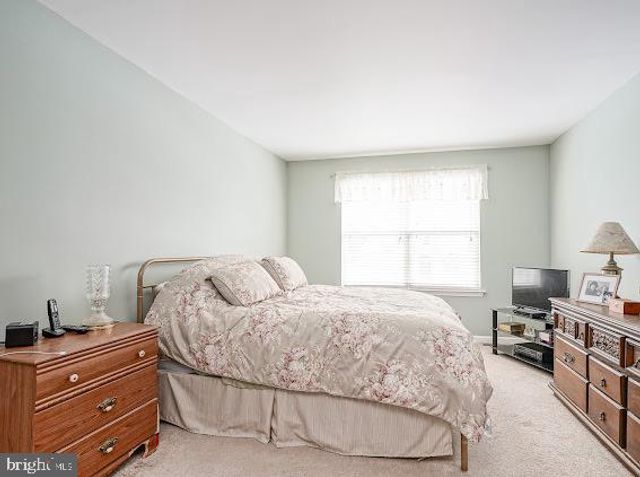 9 ASHLAND AVE, Sicklerville, NJ 08081