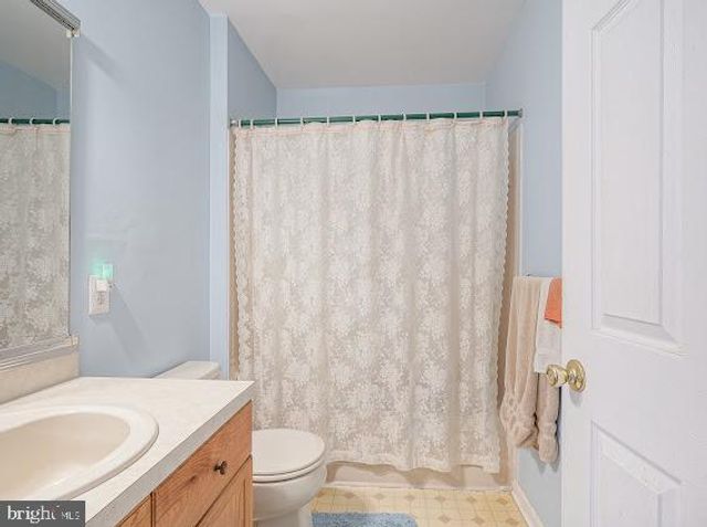 9 ASHLAND AVE, Sicklerville, NJ 08081