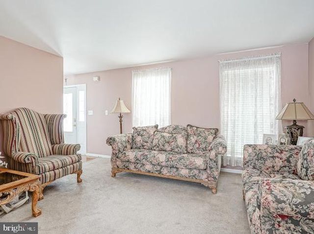 9 ASHLAND AVE, Sicklerville, NJ 08081