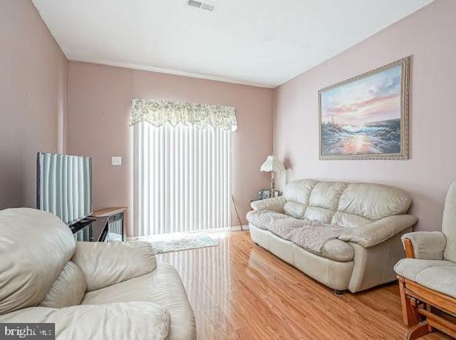 9 ASHLAND AVE, Sicklerville, NJ 08081