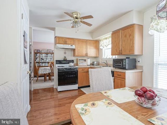 9 ASHLAND AVE, Sicklerville, NJ 08081