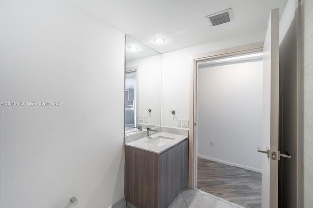 801 S Miami Ave 3905, Miami, FL 33130