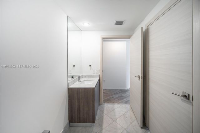 801 S Miami Ave 3905, Miami, FL 33130