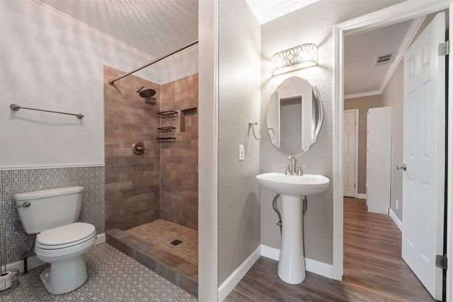 4913 Calmont Avenue, Fort Worth, TX 76107