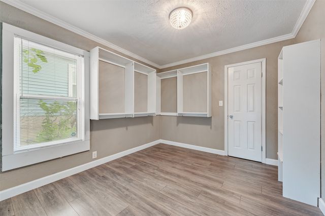 4913 Calmont Avenue, Fort Worth, TX 76107