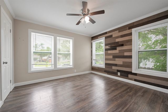 4913 Calmont Avenue, Fort Worth, TX 76107