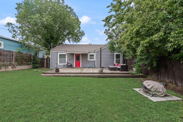 4913 Calmont Avenue, Fort Worth, TX 76107