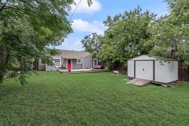 4913 Calmont Avenue, Fort Worth, TX 76107