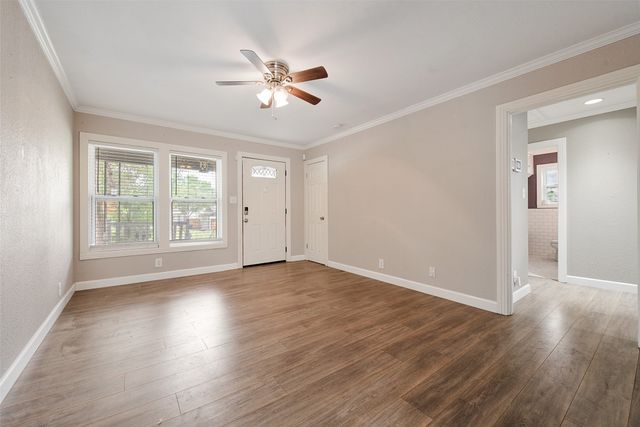4913 Calmont Avenue, Fort Worth, TX 76107