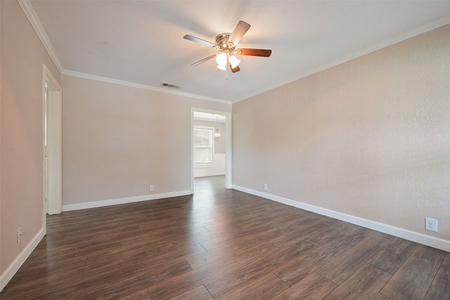 4913 Calmont Avenue, Fort Worth, TX 76107