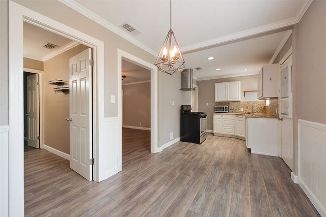 4913 Calmont Avenue, Fort Worth, TX 76107