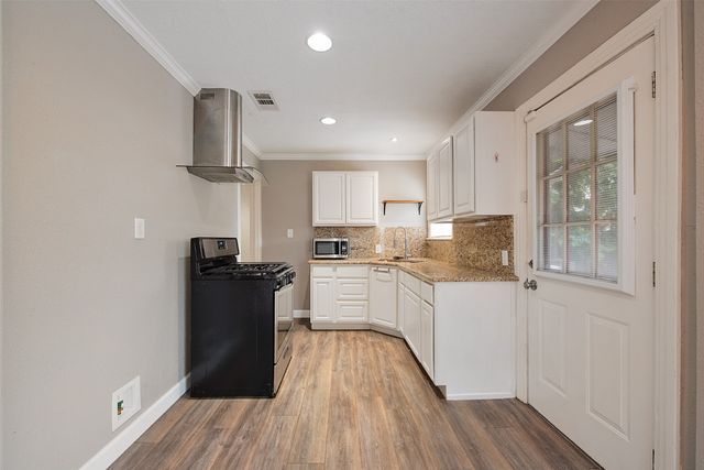 4913 Calmont Avenue, Fort Worth, TX 76107