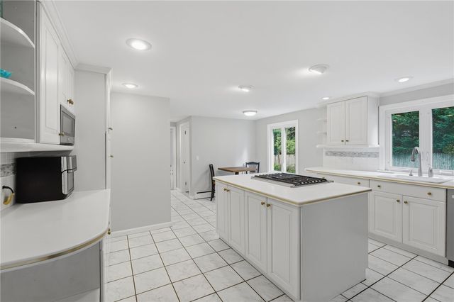 465 Red Chimney Drive, Warwick, RI 02886