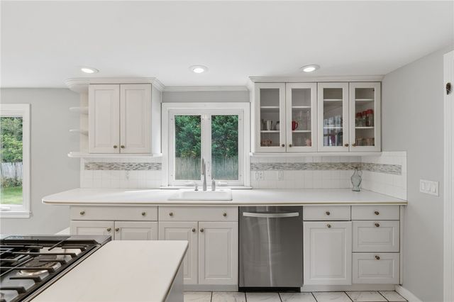 465 Red Chimney Drive, Warwick, RI 02886
