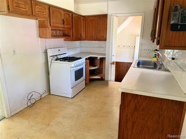 1714 Harwood Avenue, Royal Oak, MI 48067