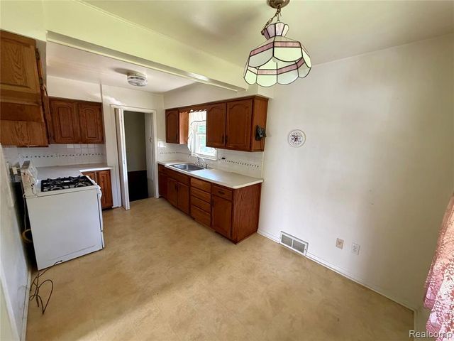 1714 Harwood Avenue, Royal Oak, MI 48067