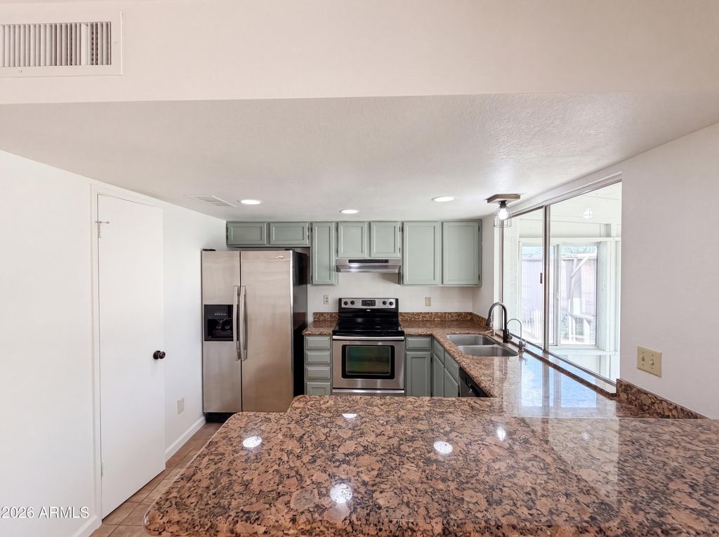 10501 W LOMA Lane, Peoria, AZ 85345 — photo 2