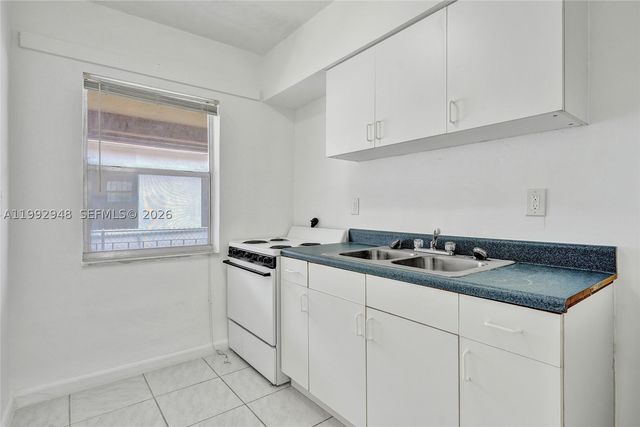 724 NW 6th St, Hallandale Beach, FL 33009