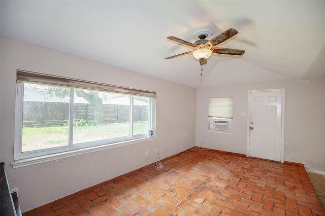 5011 Encino Court, Friendswood, TX 77546
