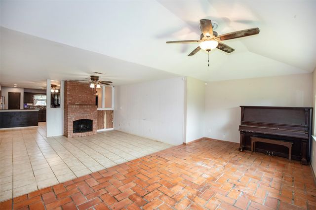 5011 Encino Court, Friendswood, TX 77546