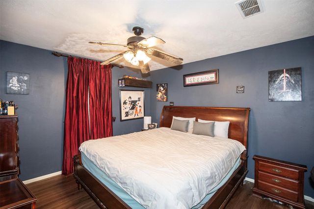 5011 Encino Court, Friendswood, TX 77546