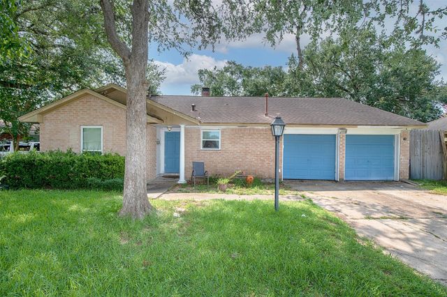 5011 Encino Court, Friendswood, TX 77546