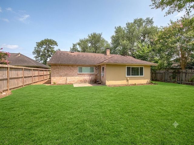 5011 Encino Court, Friendswood, TX 77546