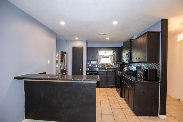5011 Encino Court, Friendswood, TX 77546