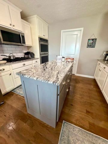 176 Arlis Gene Cir, Lafayette, TN 37083