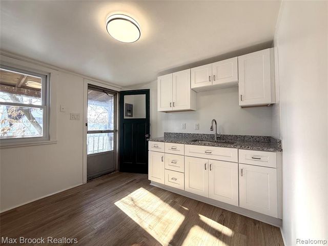 36 E Bernhard Avenue, Hazel Park, MI 48030